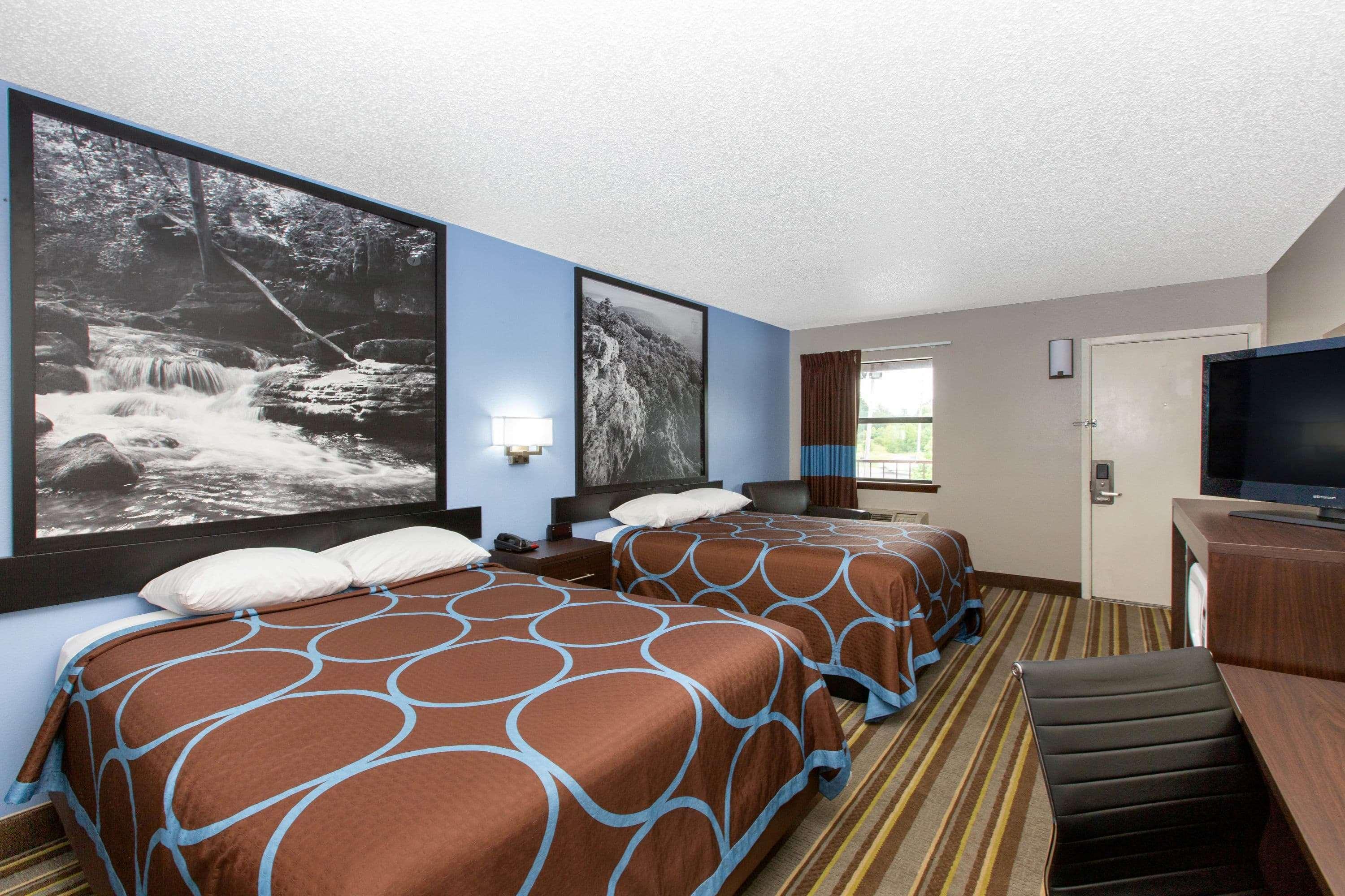 Super 8 By Wyndham Malvern Екстериор снимка